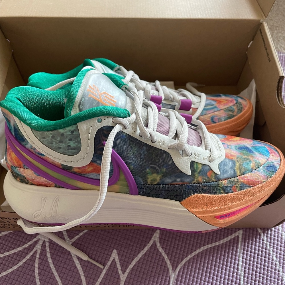 Kyrie Irving- Kyrie 8 Brand New in box!